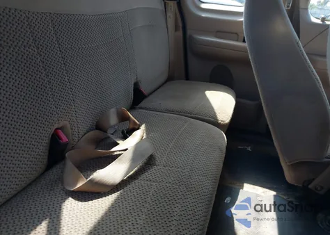 2000 Ford F150 Work Series/Xl/Xlt z USA, uszkodzony, nr VIN 1FTZX1729YNB05926